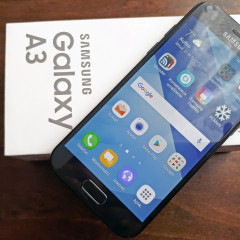 Wideotest Samsung Galaxy A3 (2017). Smartfon mały, ładny, a do tego wodoszczelny